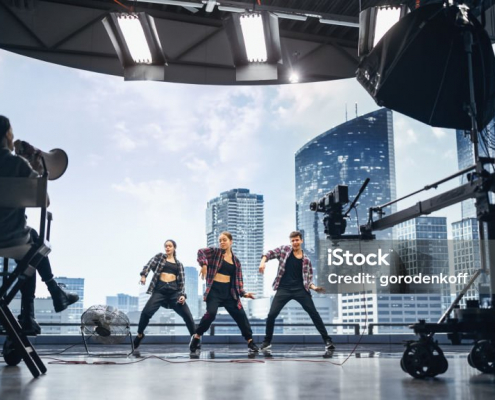 Kino: Kooperation mit Künstlern, lokalen Firmen