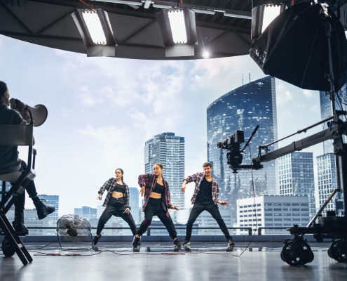 Kooperation von Kinos mit Künstlern und lokalen Firmen